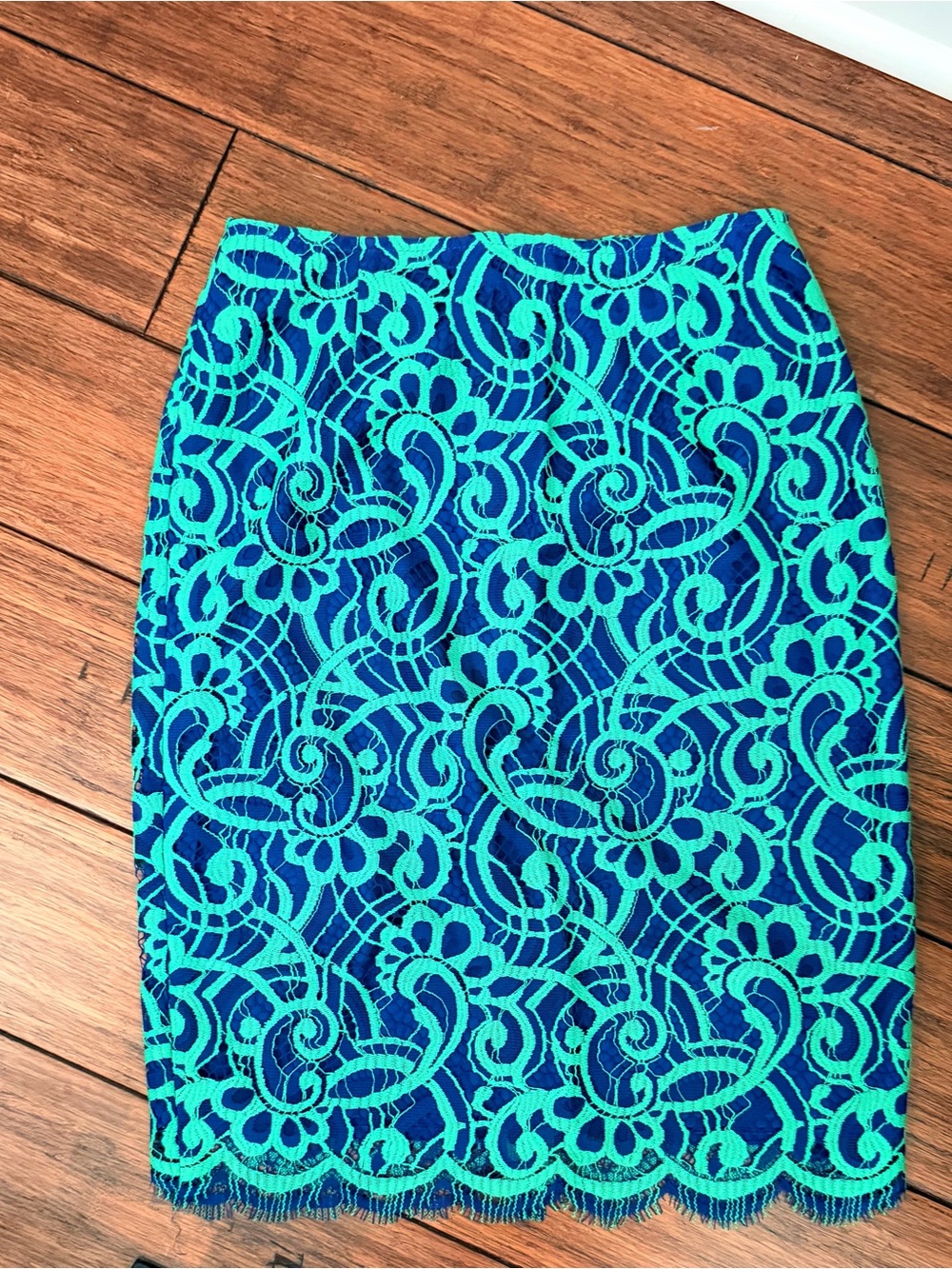 Lilly Pulitzer Hyacinth Skirt
Bomber Blue About Face Lace 39891 Sz 0 NWOT